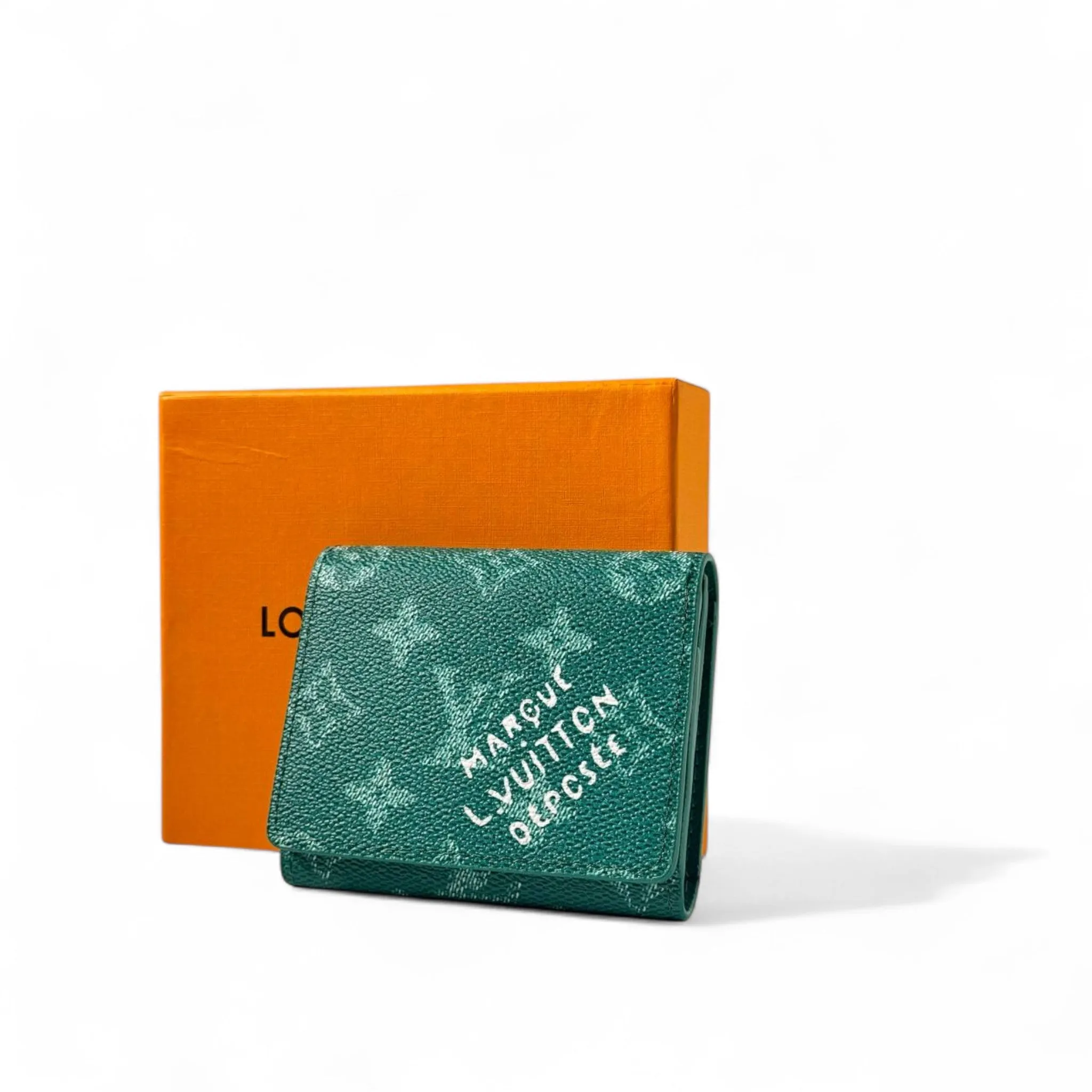 💚 Louis Vuitton Graffiti Monogram Wallet – Green Canvas with "Déposée" Print ✨