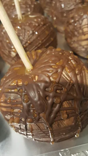 Apples – Chocolate Covered/Dipped (Caramel Drizzle)