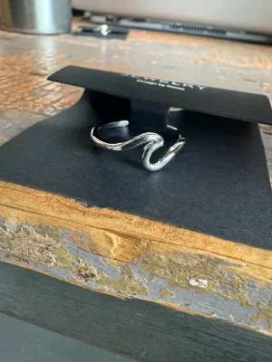 CATCH THE WAVE RING