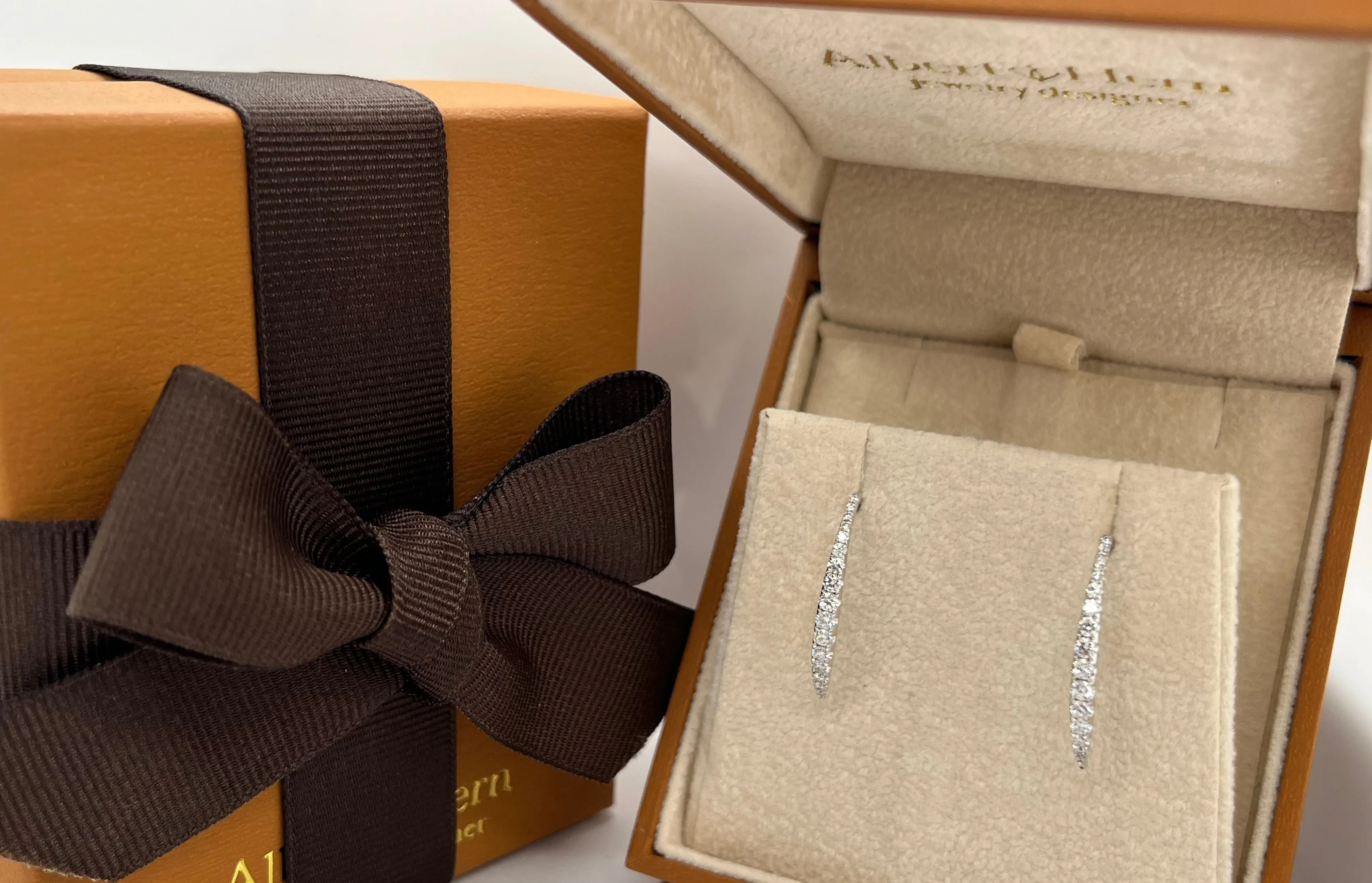 Earrings 18kt Gold Open Hoops with Diamonds
