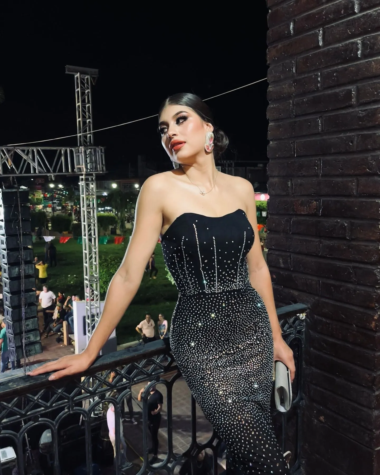 Elegant Strapless Beaded Slim-Fit Gown with Back Slit for Evening Glamour