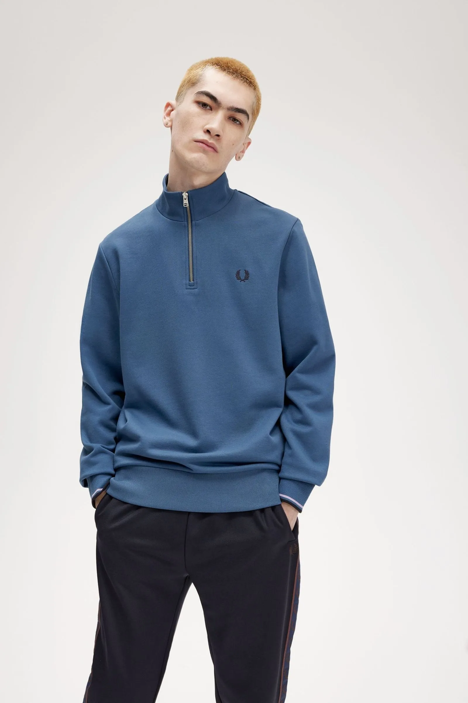 Fred Perry M3574 Half Zip Sweatshirt W98 Mdnbl/Utvio