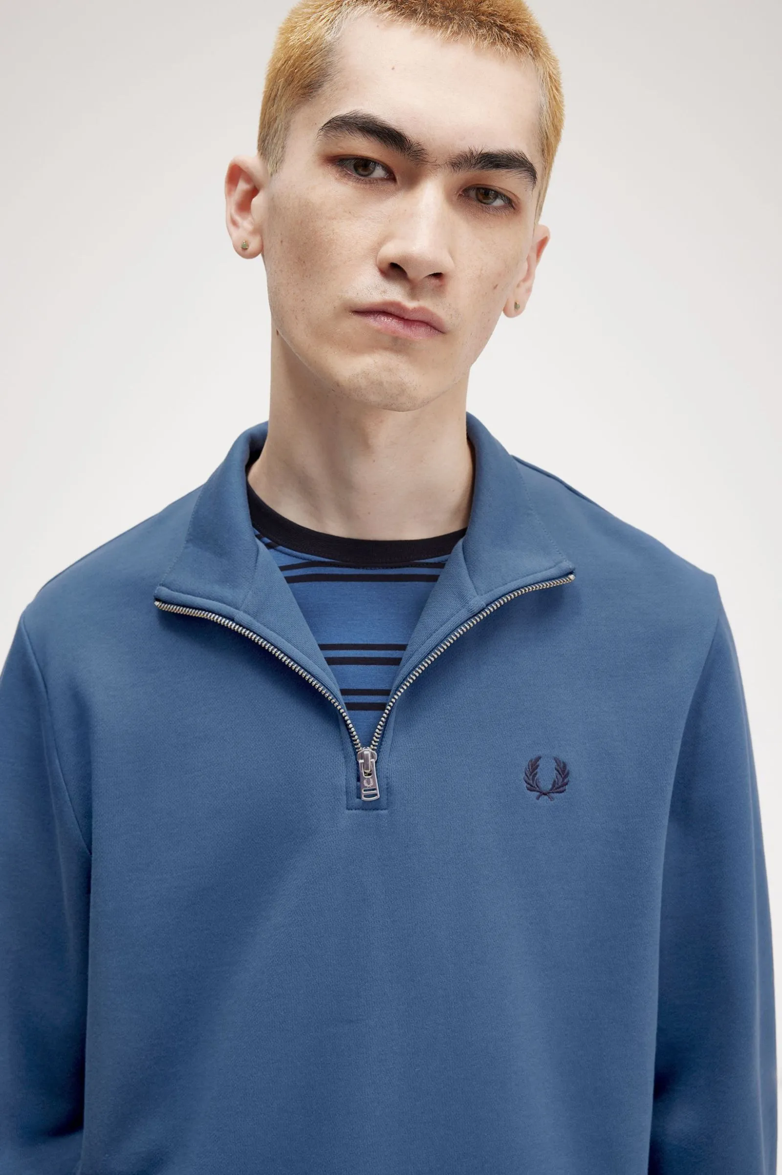 Fred Perry M3574 Half Zip Sweatshirt W98 Mdnbl/Utvio