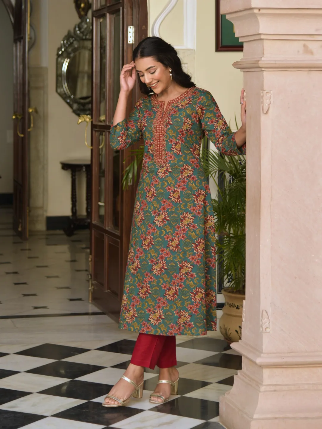 Green Ethnic Floral Print Kurta with Neck Embroidery