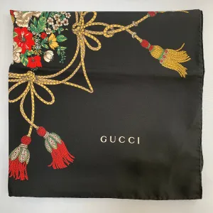 Gucci Floral and Tassel-print Silk Shawl in Black
