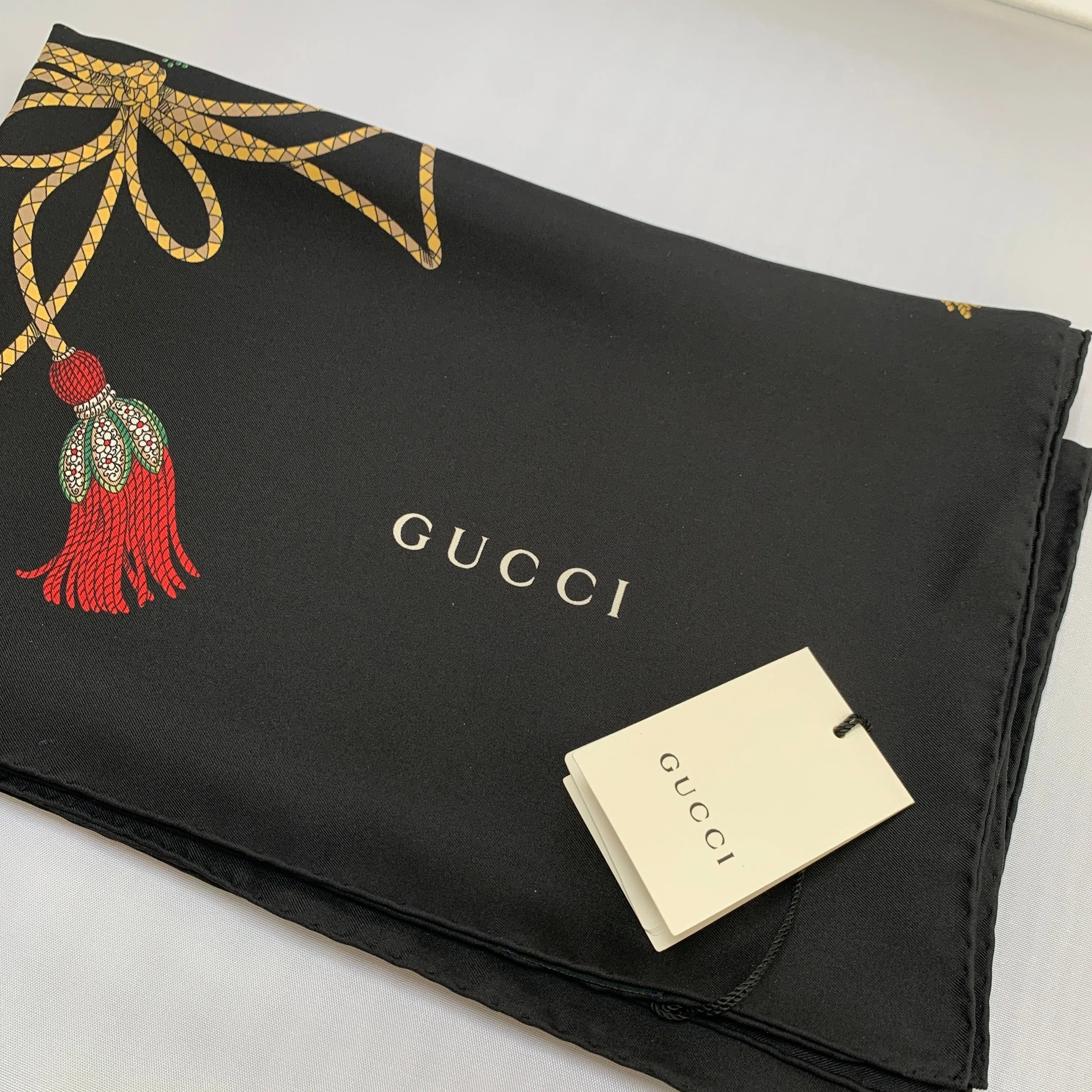 Gucci Floral and Tassel-print Silk Shawl in Black