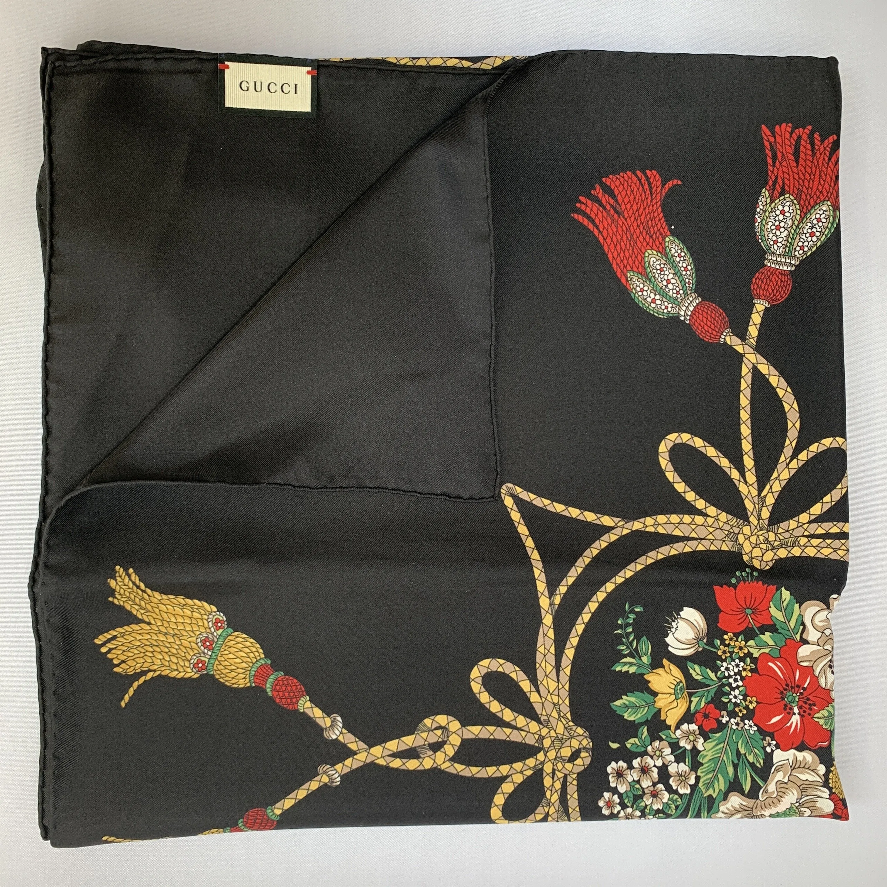 Gucci Floral and Tassel-print Silk Shawl in Black