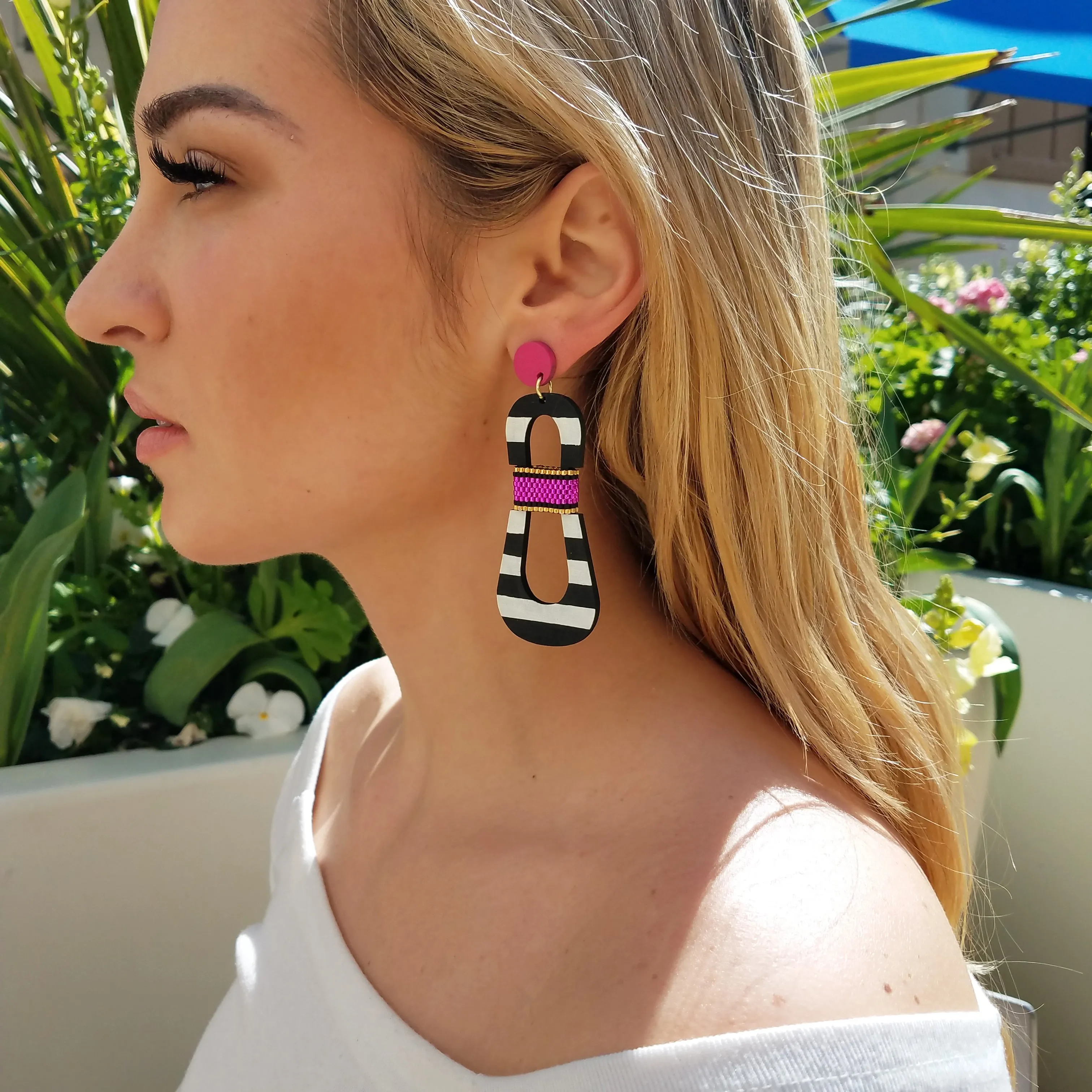 HOURGLASS EARRINGS | GUAVA