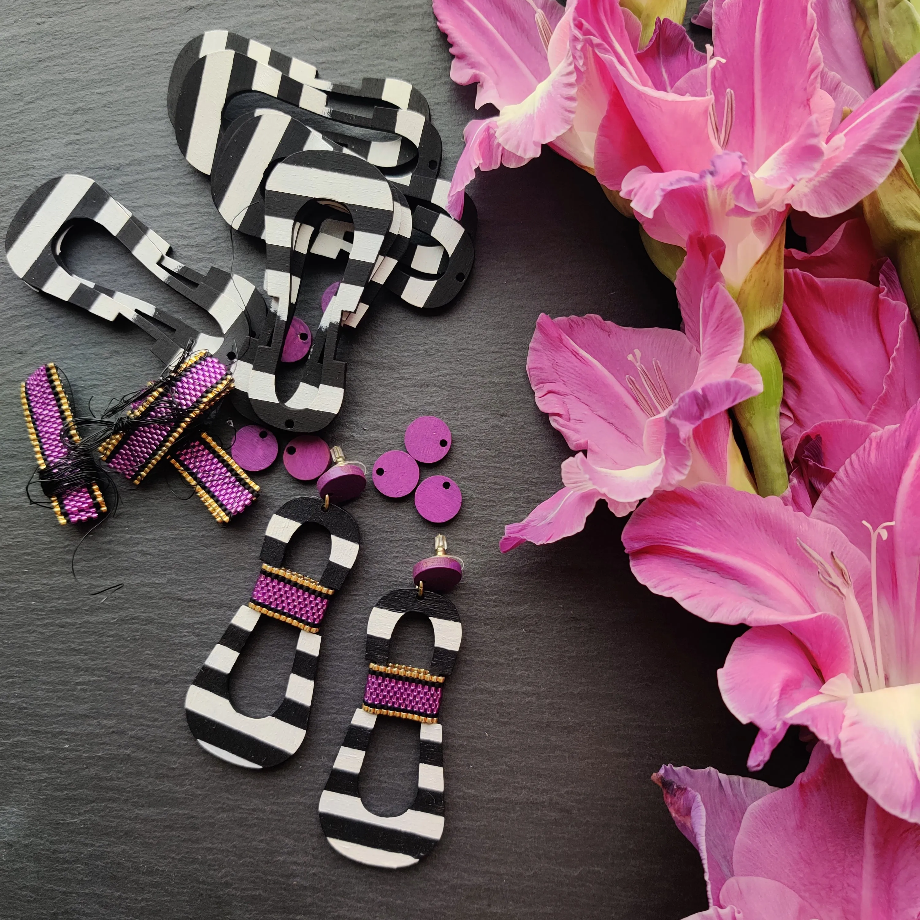 HOURGLASS EARRINGS | PASSION FRUIT