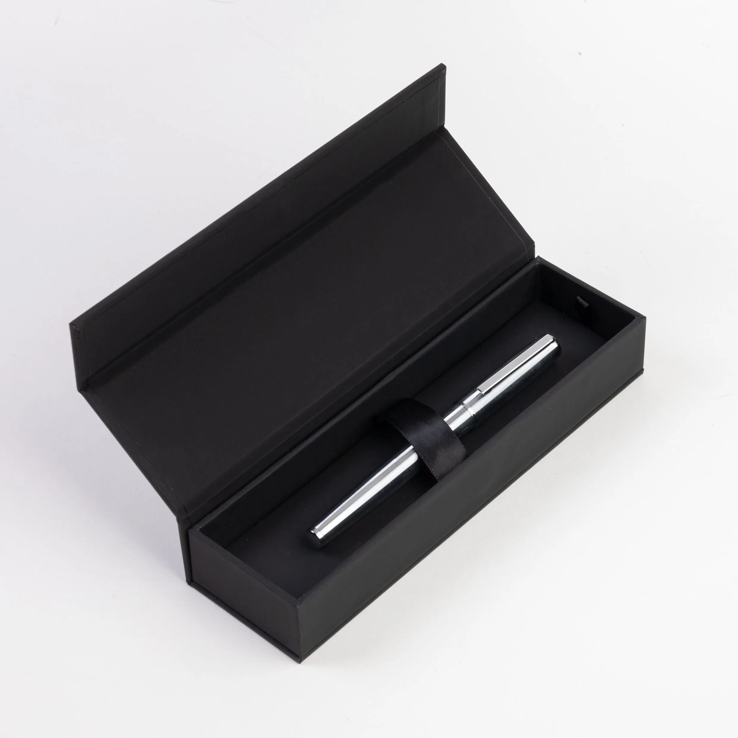 HUGO BOSS HSH2095B-Rollerball pen Label Chrome