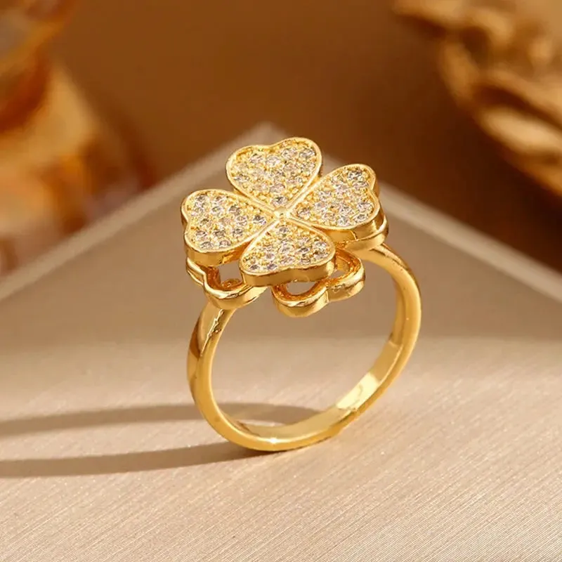 LuckyCharm Zirconia Clover Ring