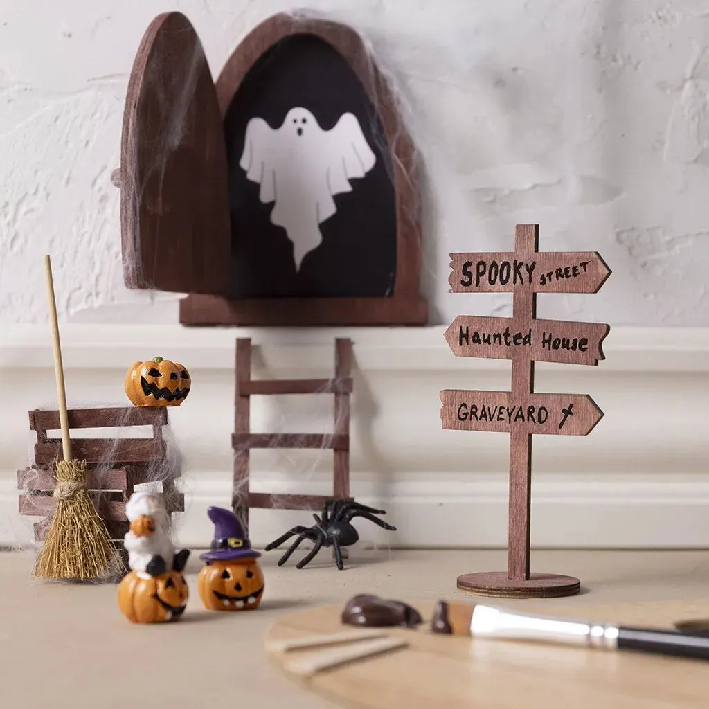 Miniature Standing Signpost Mini Decoration For Scenes