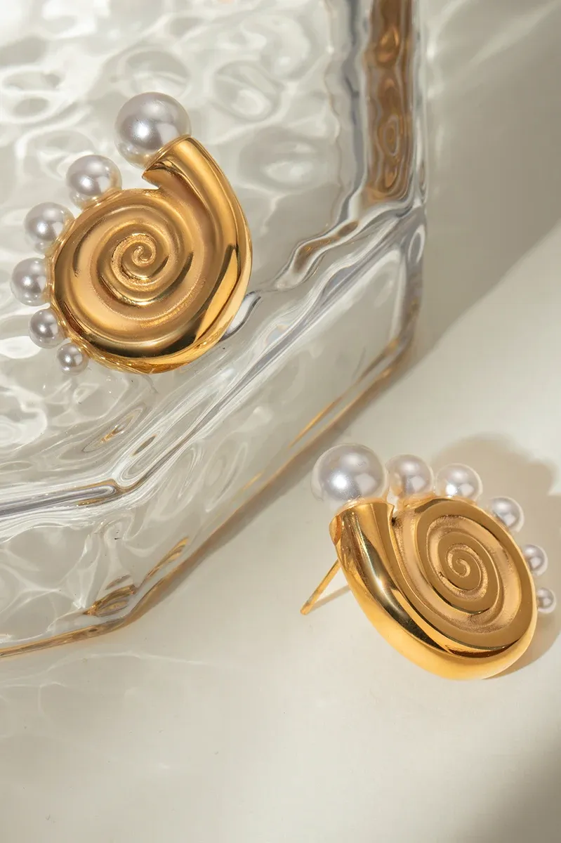 Minimalist Conch Shell Pearl Earrings