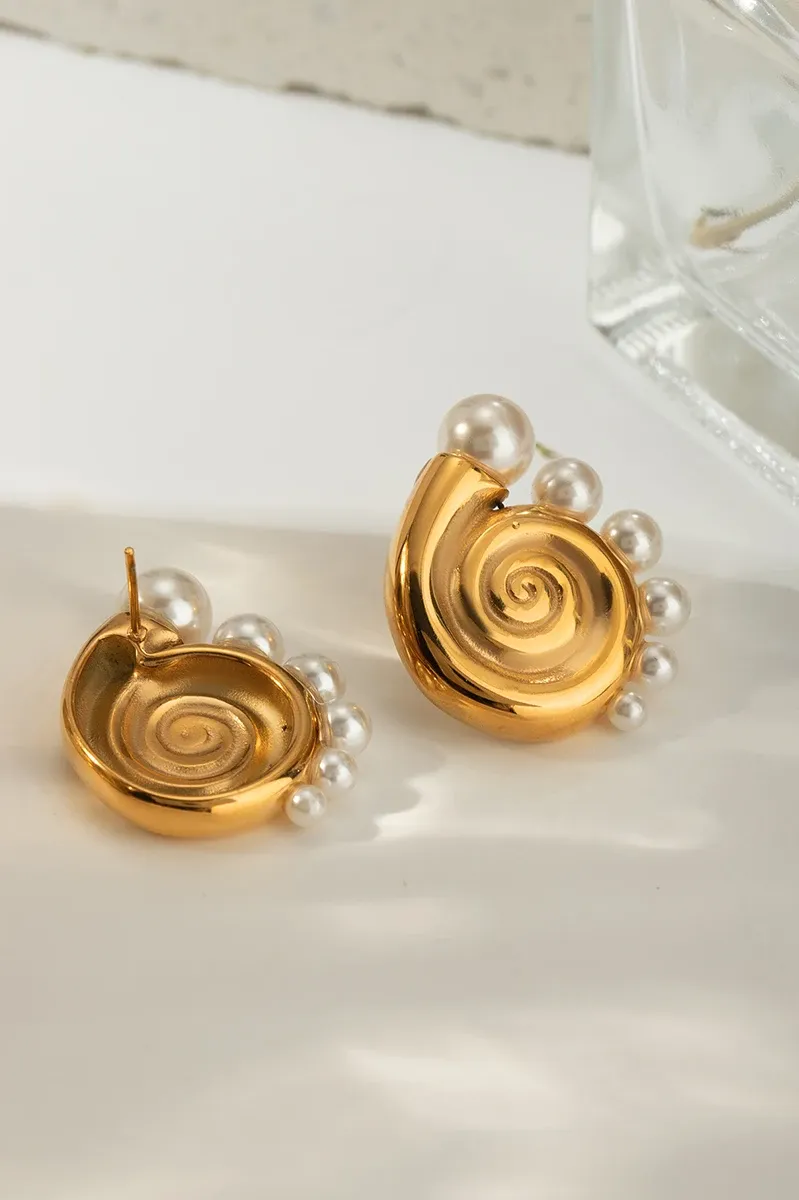 Minimalist Conch Shell Pearl Earrings
