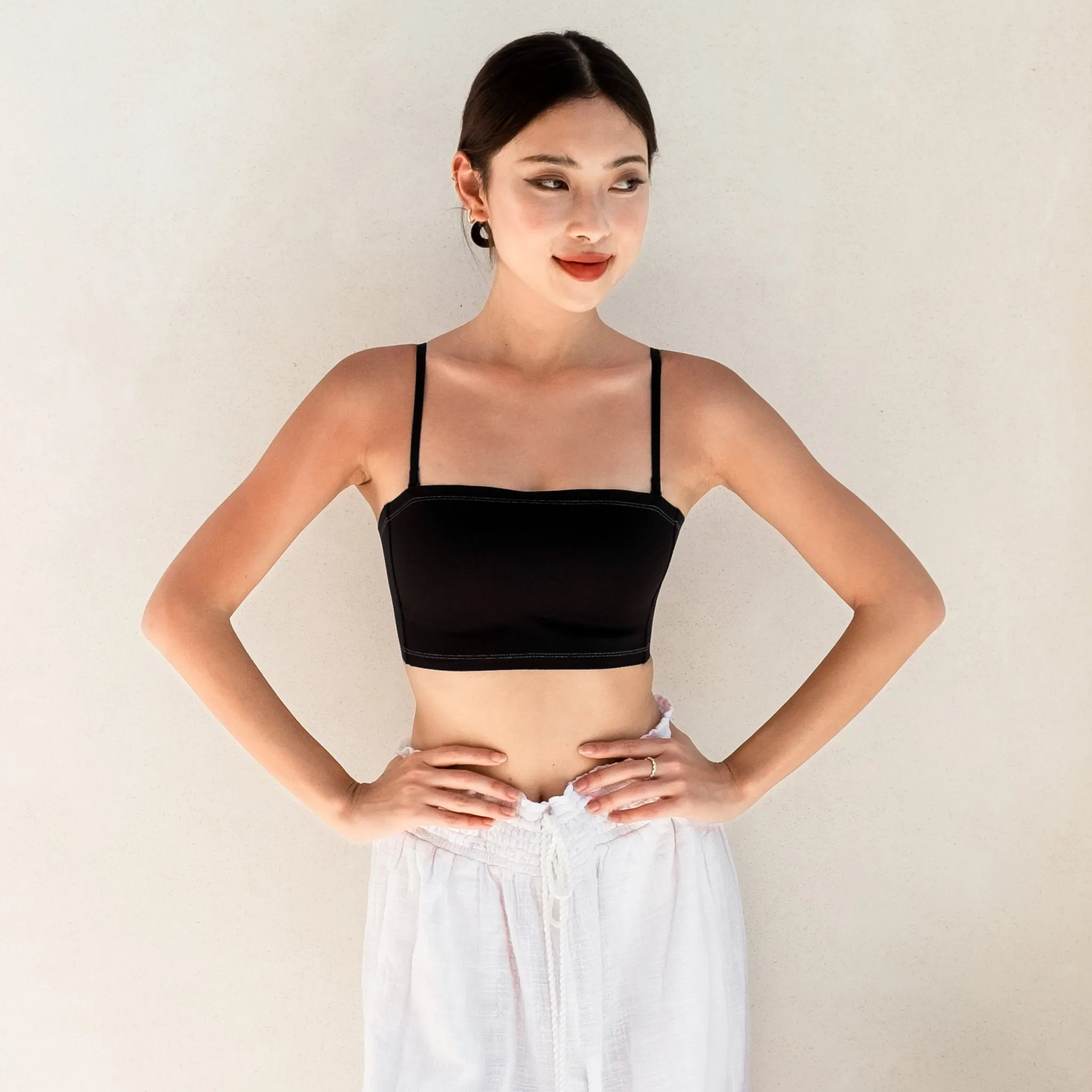 Minimalist Ultra-Smooth Concealer! Lightly-Lined Seamless Strapless Wireless Bra in Black