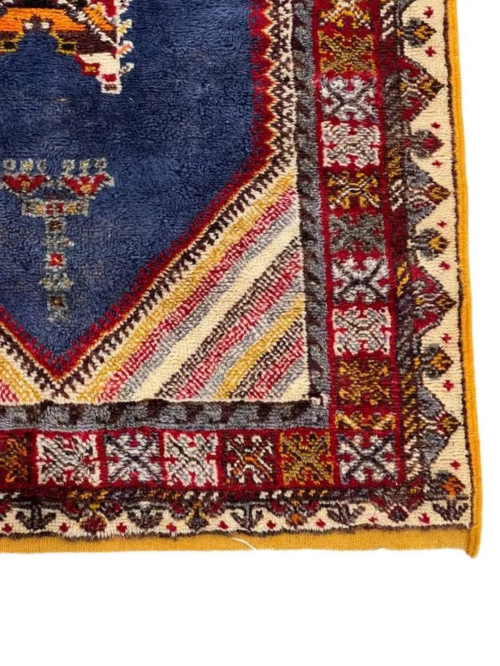 Moroccan area rug from Tazenakht, Wool and Thread, 250cm x 157cm or 8.20ft x 5.15ft