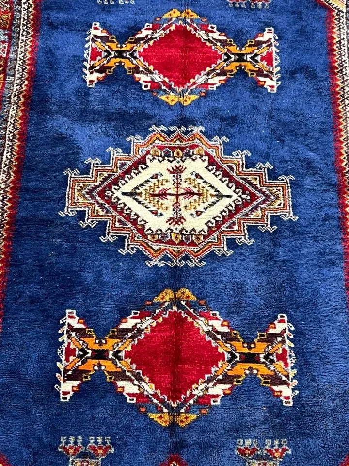 Moroccan area rug from Tazenakht, Wool and Thread, 250cm x 157cm or 8.20ft x 5.15ft