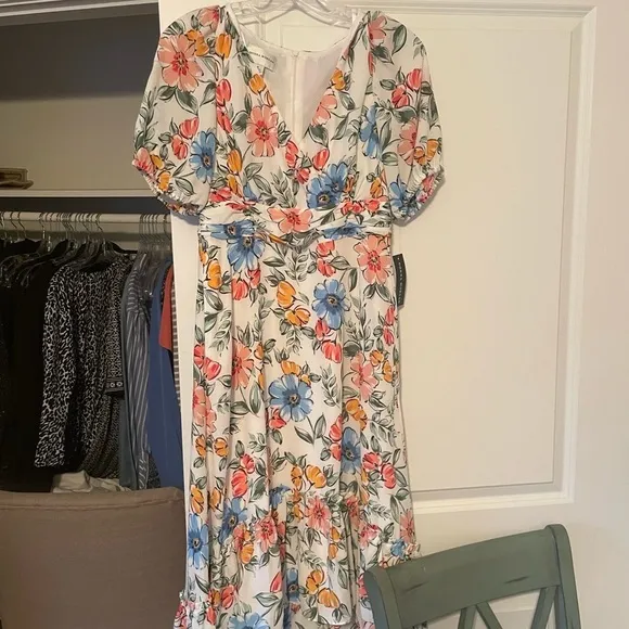 NWT Donna Morgan floral hi-lo dress