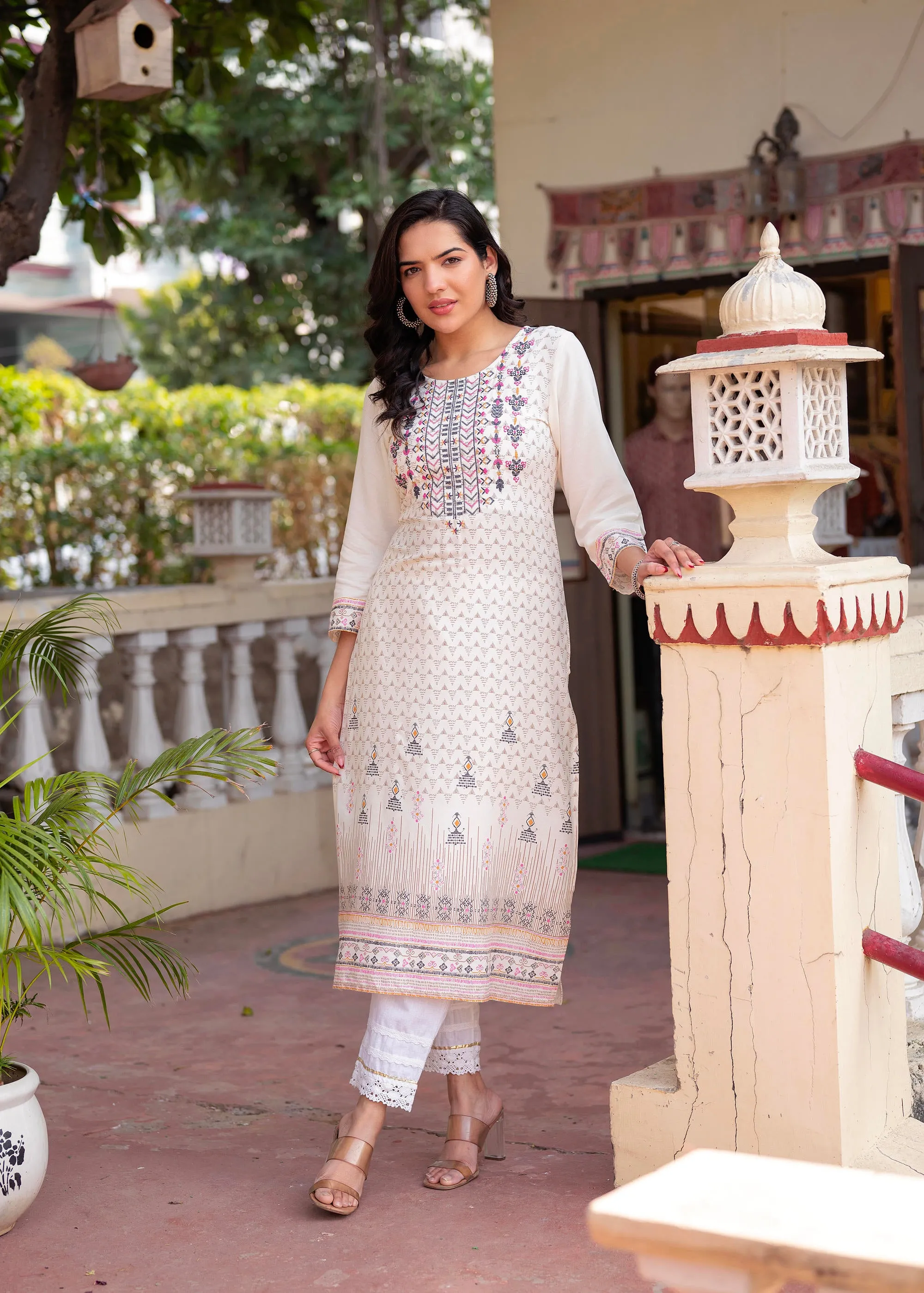 Off White Viscose Ethnic Motif Kurta With Thread Work