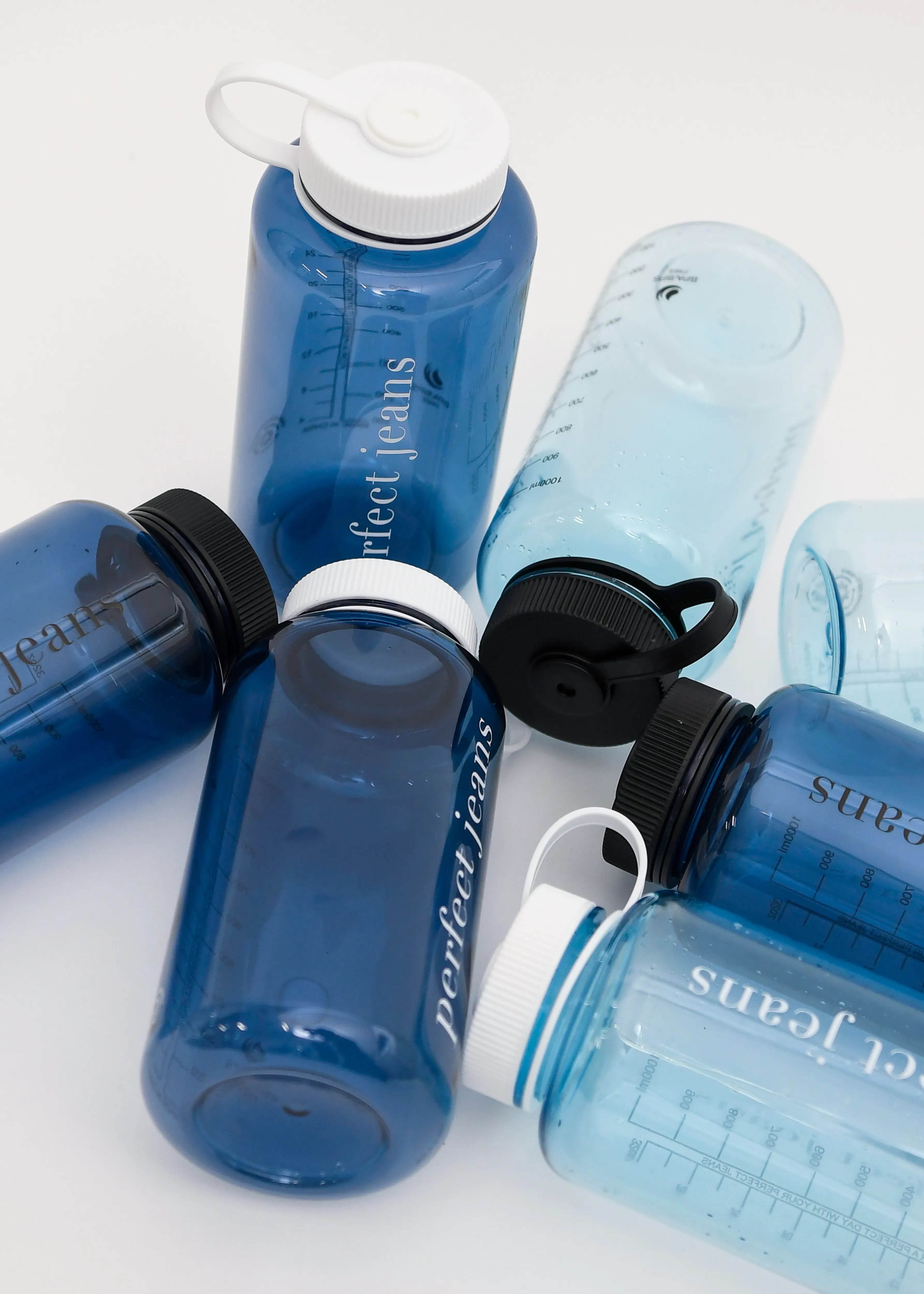 Perfect Water Bottle - Arctic Marguerites™