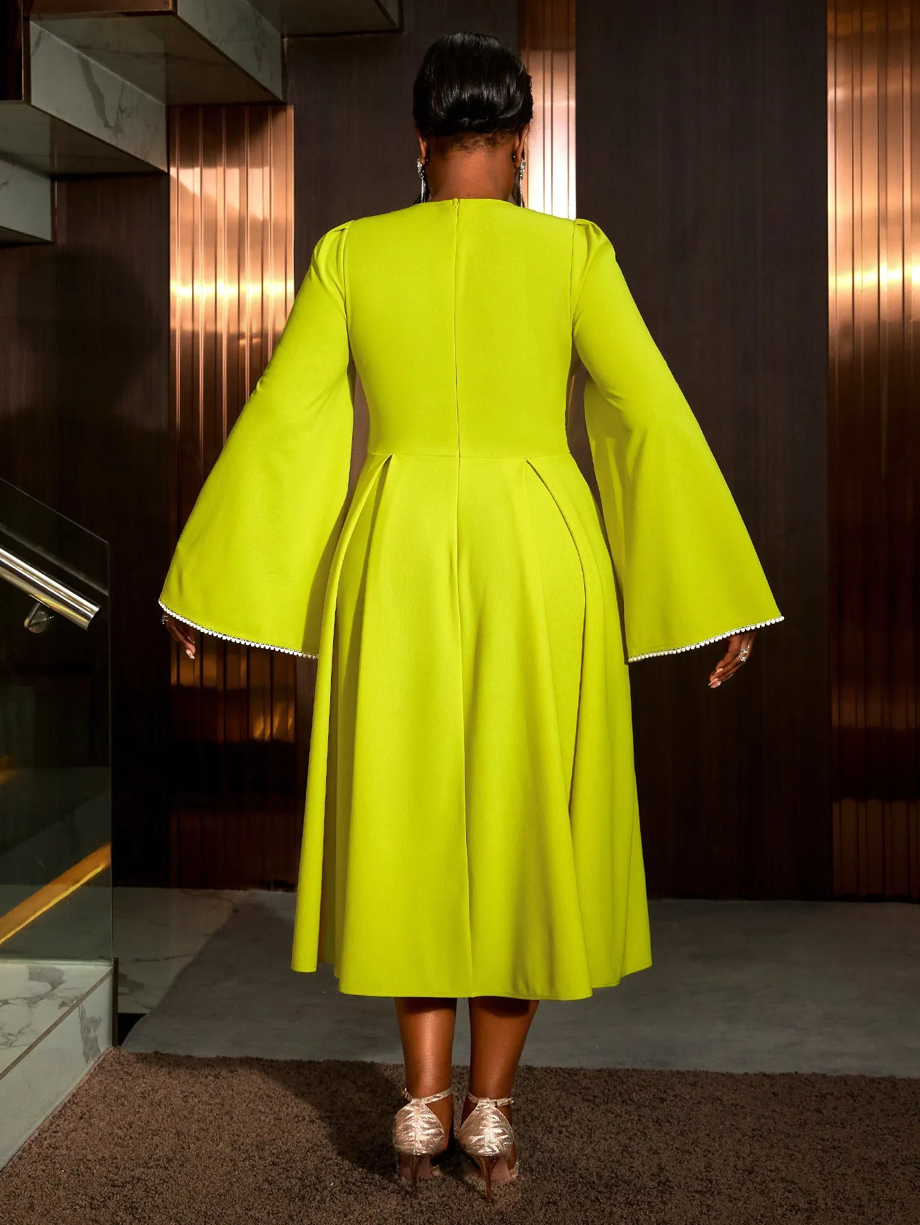 Show-Stopping Cape Sleeve Formal Party Midi Dress with Embellished Details