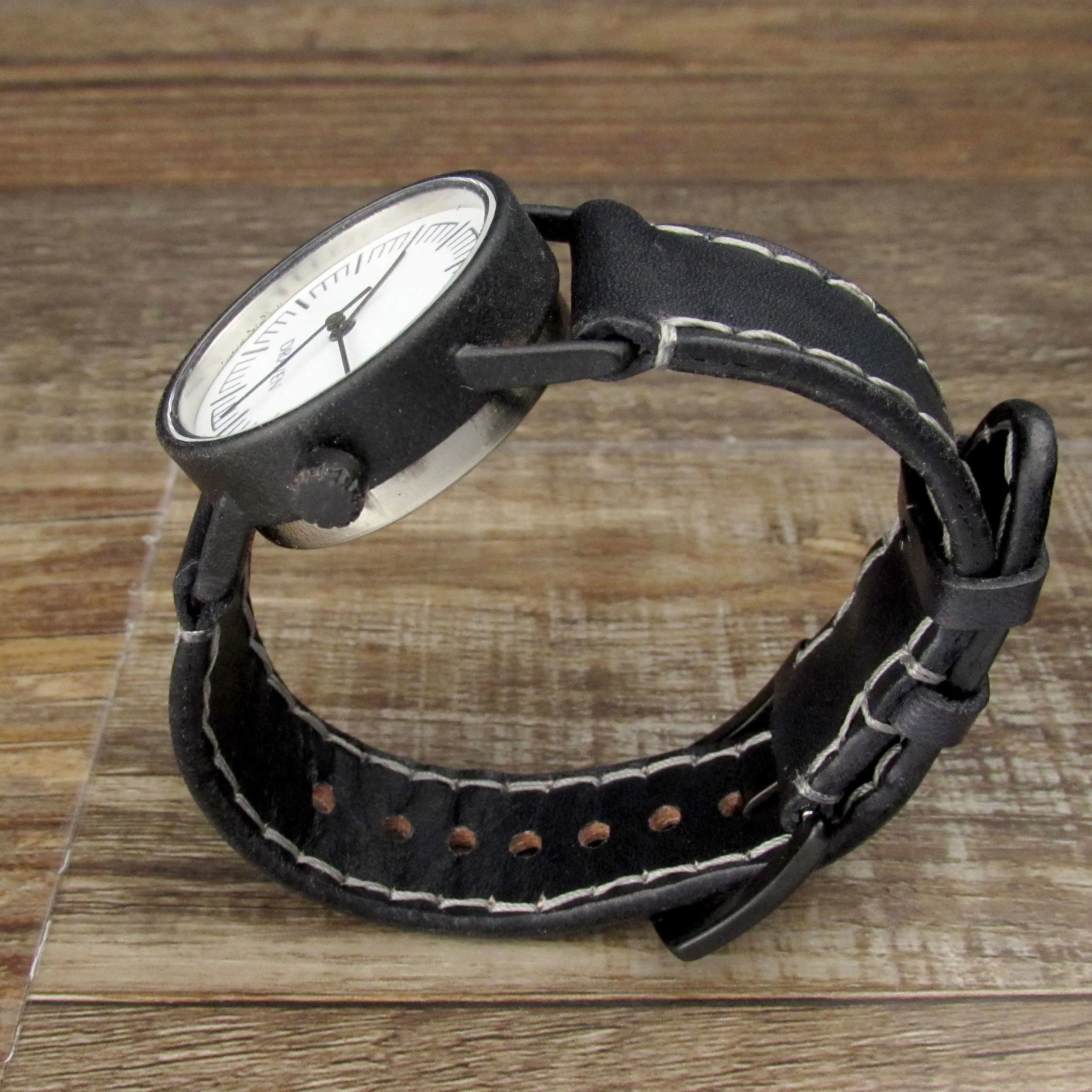 Small Monochromatic Watch Black Strap