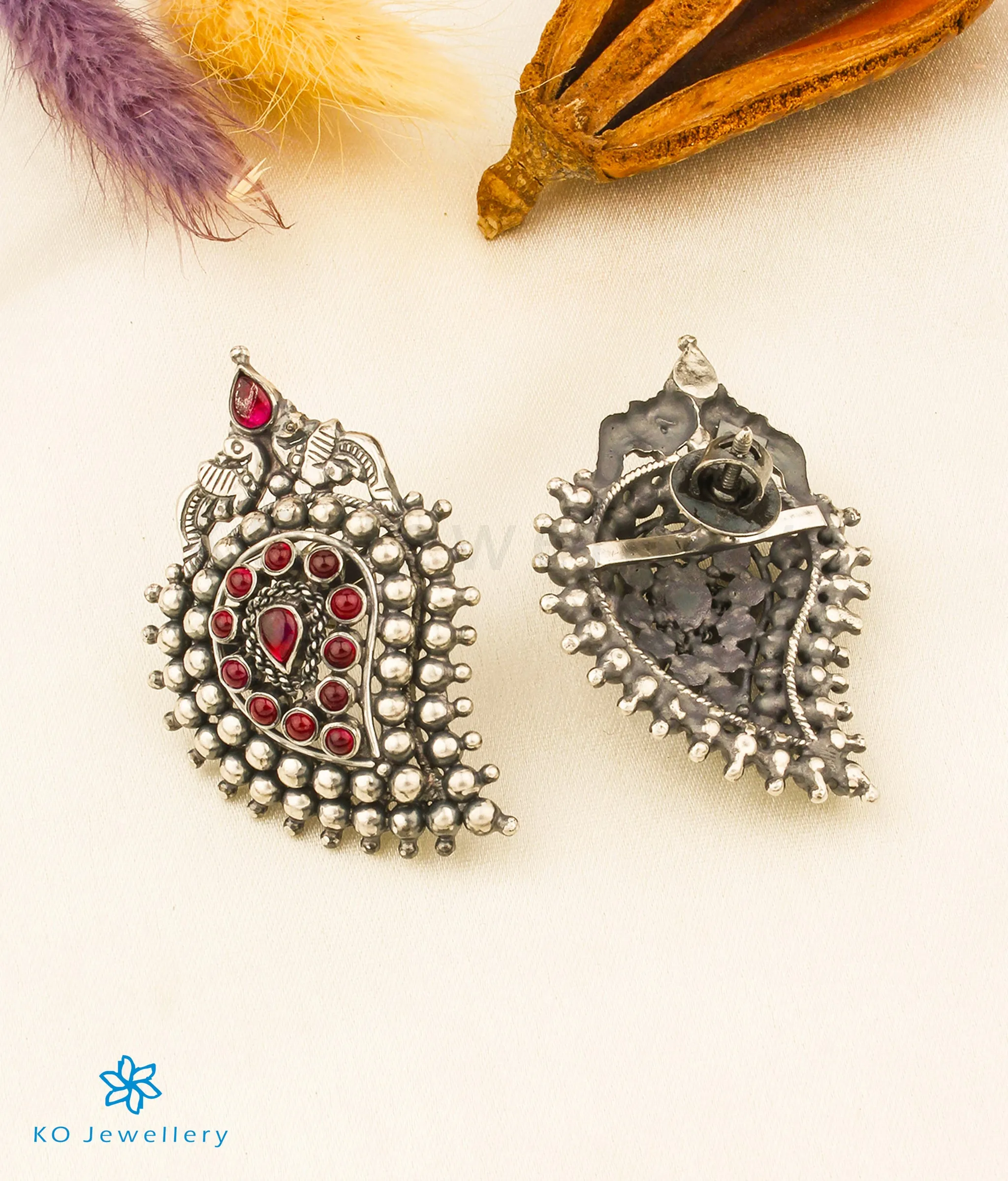 The Prashanti Silver Earstuds (Oxidised)