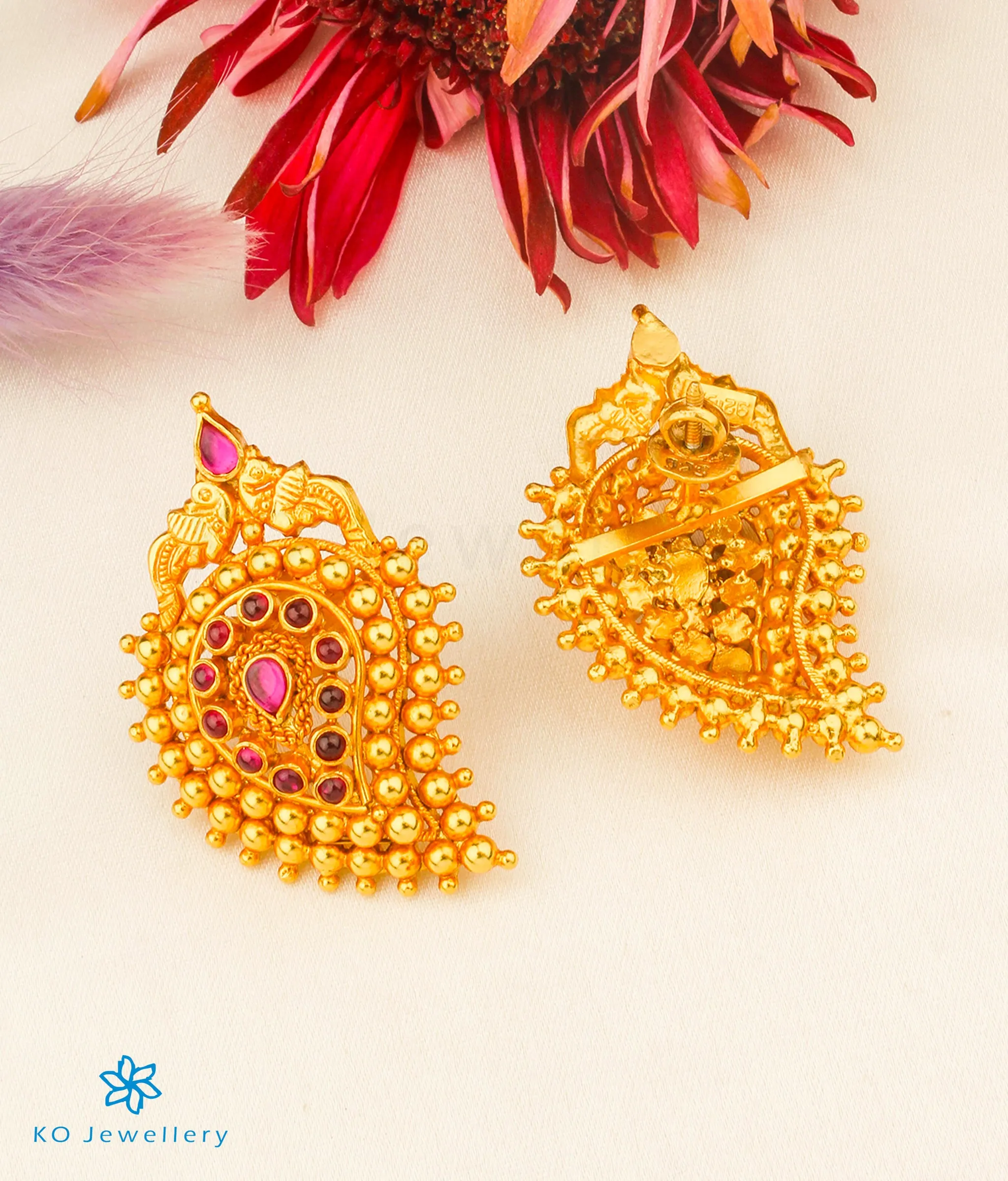 The Prashanti Silver Earstuds