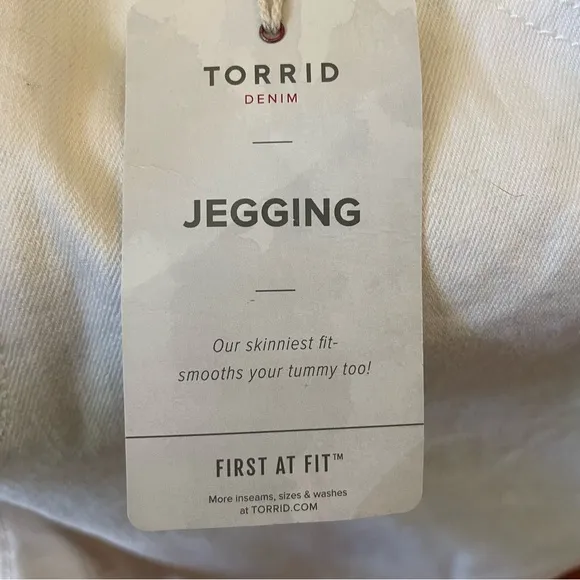 Torrid Jegging French Vanilla Raw Hem 5 Pocket Size 16R