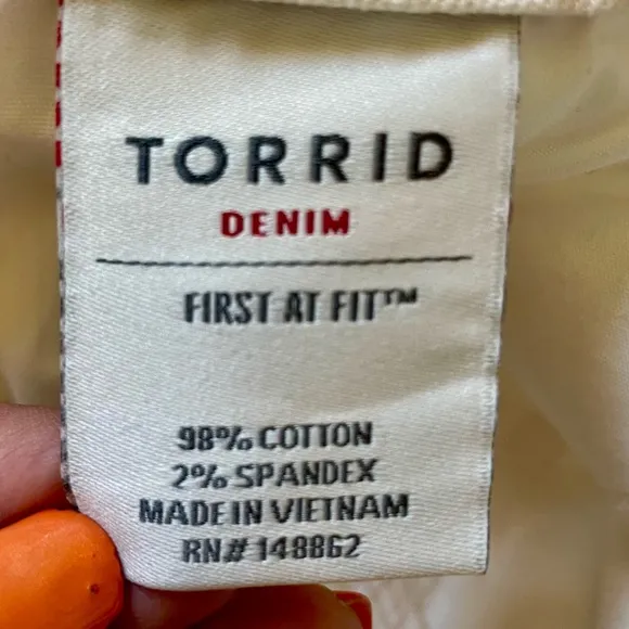 Torrid Jegging French Vanilla Raw Hem 5 Pocket Size 16R