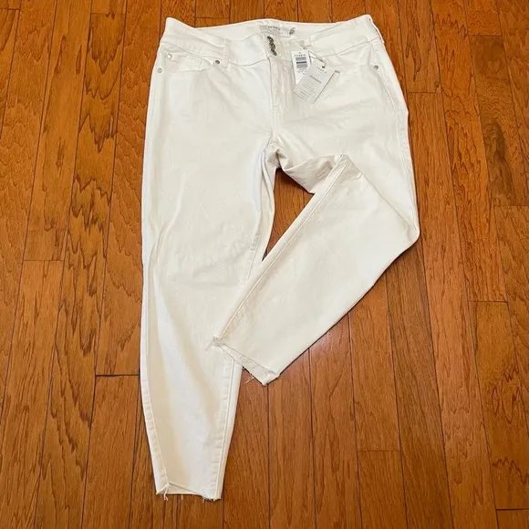 Torrid Jegging French Vanilla Raw Hem 5 Pocket Size 16R