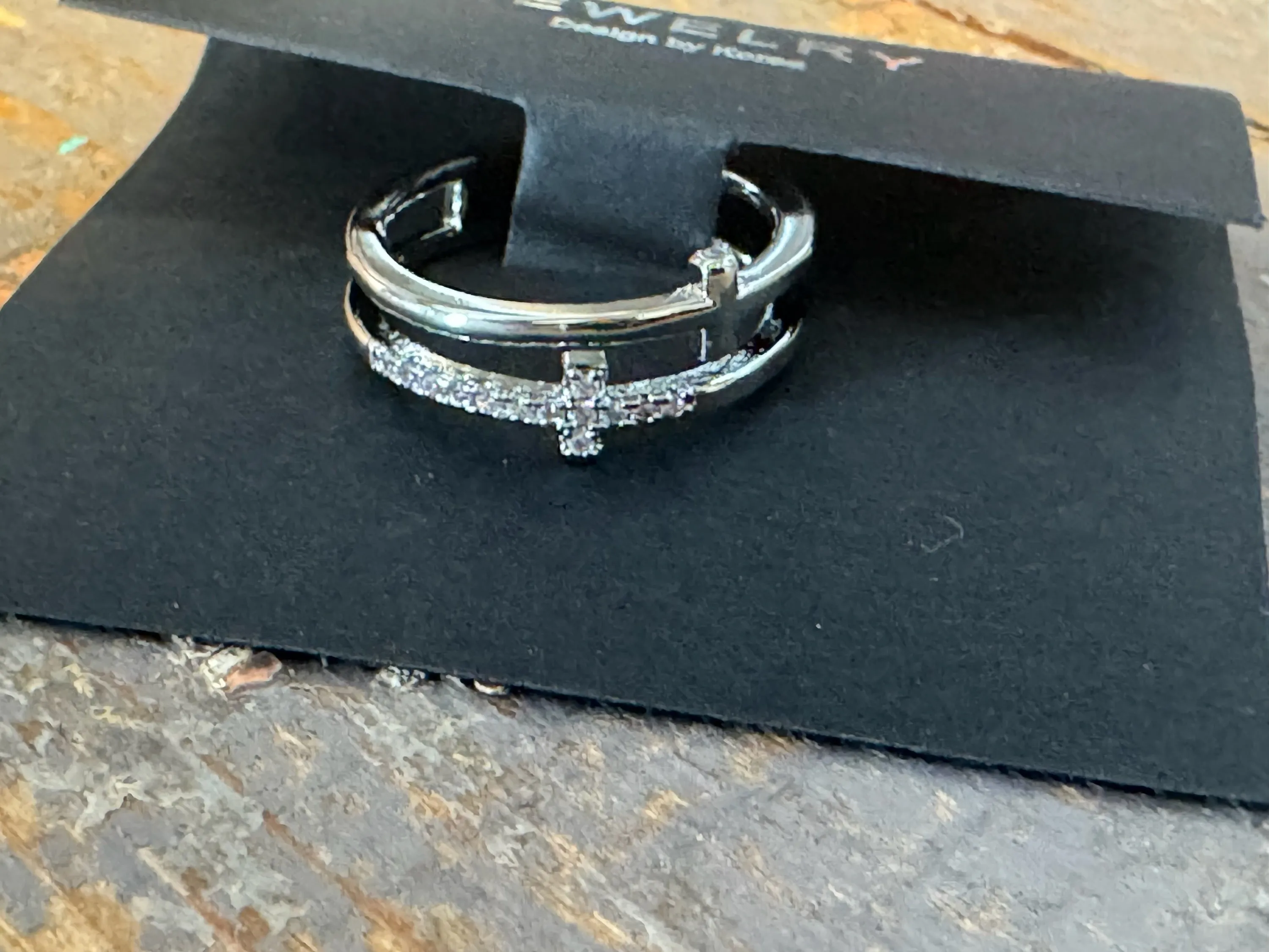 TRULY ANCHORED RING