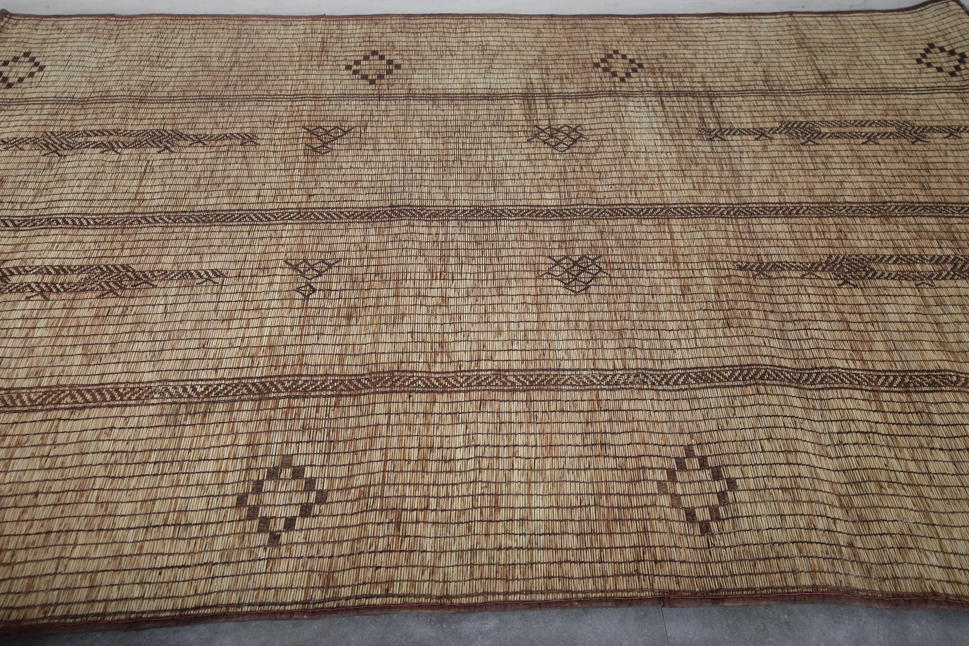 Tuareg rug 5.6 X 8 Feet