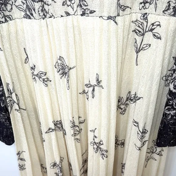 Vintage 70s Bohemian Floral Print Bell Sleeve Dress