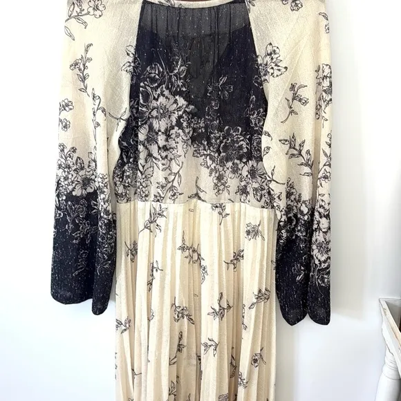 Vintage 70s Bohemian Floral Print Bell Sleeve Dress