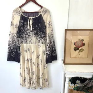 Vintage 70s Bohemian Floral Print Bell Sleeve Dress
