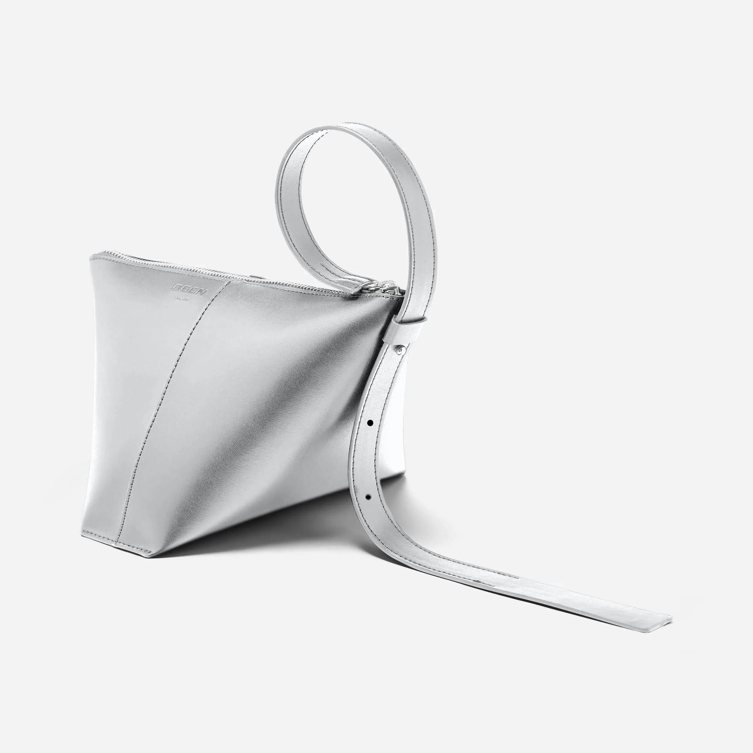Vyner Apple Leather Vegan Clutch | Silver Birch