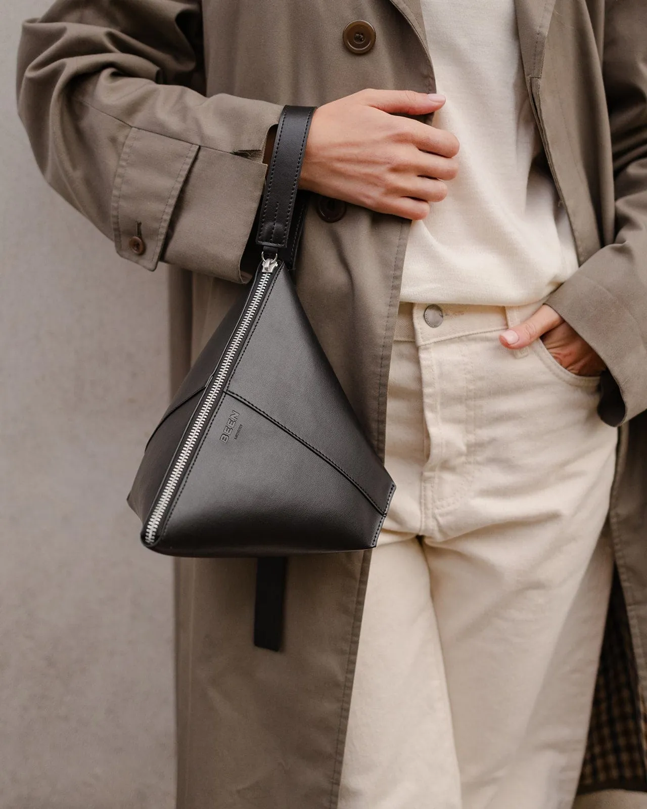 Vyner Apple Leather Vegan Clutch | Silver Birch