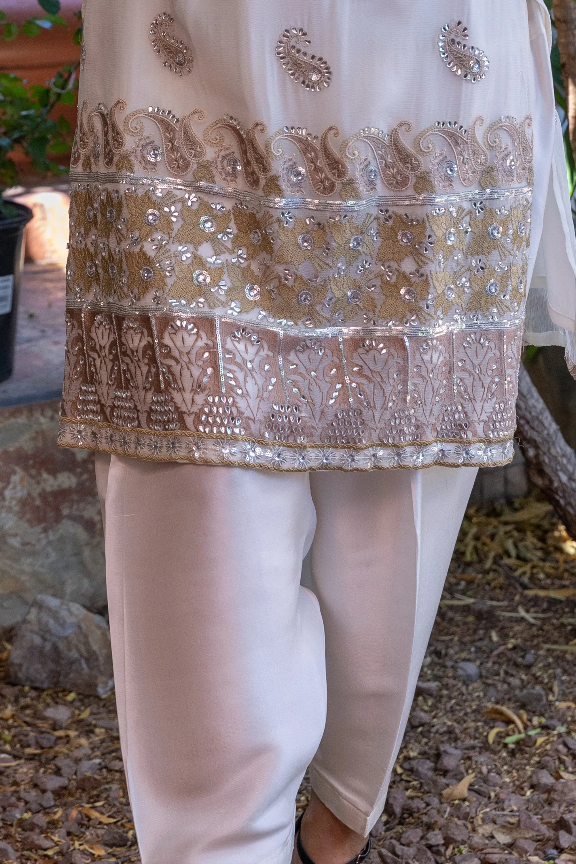 White Chiffon Embroidery Suit