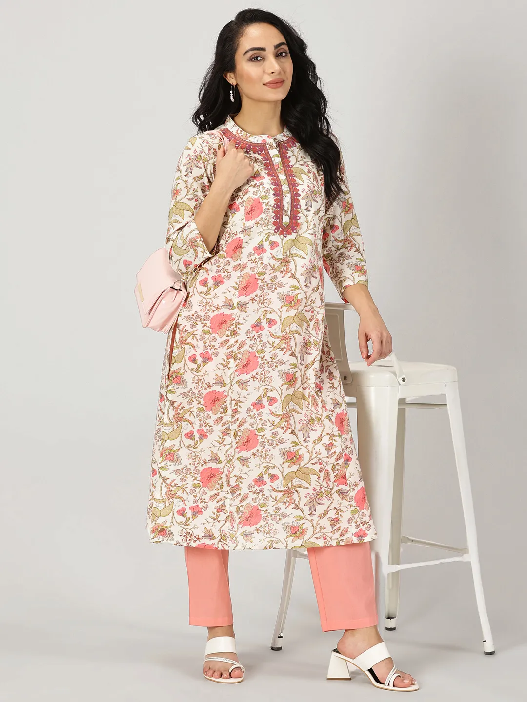 White-Peach Ethnic Floral Print Kurta with Neck Embroidery