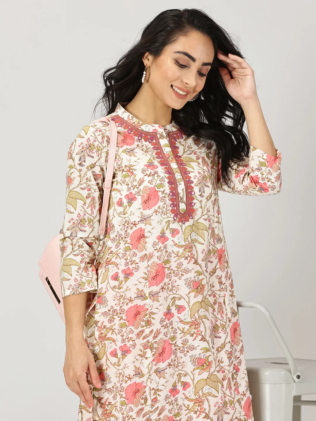 White-Peach Ethnic Floral Print Kurta with Neck Embroidery