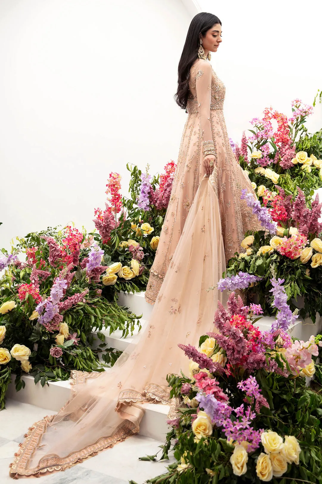 ZAHA | GOSSAMER WINTER '23 | NEDA